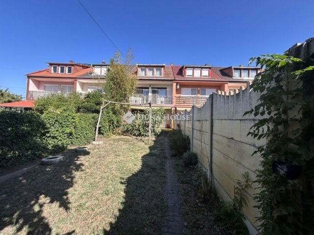 Eladó sorház, Baján 49.999 M Ft, 5 szobás / költözzbe.hu