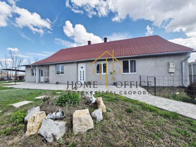 Eladó családi ház, Tetétlenen 24 M Ft, 4 szobás