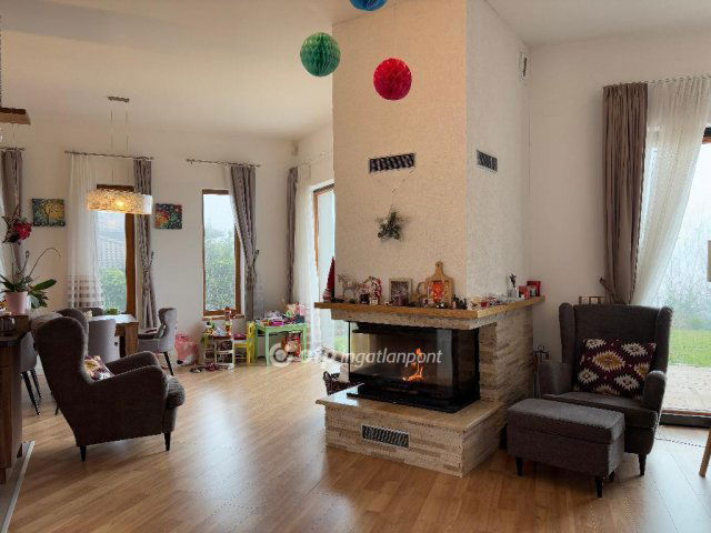 Eladó családi ház, Piliscsabán 180 M Ft, 4+1 szobás