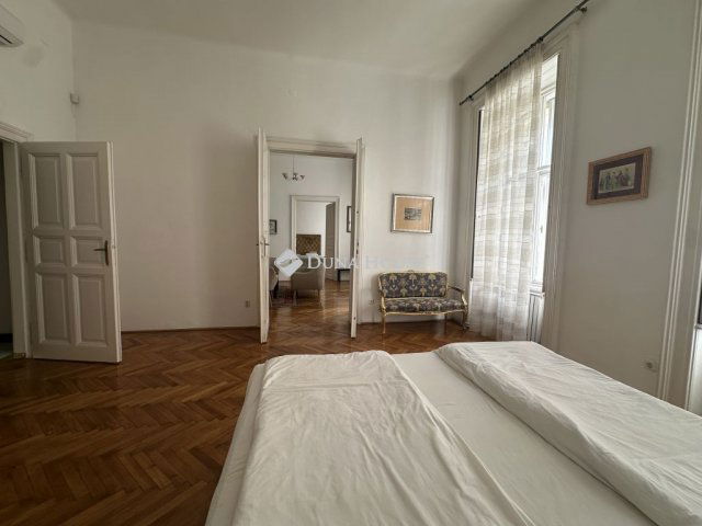 Kiadó téglalakás, albérlet, Budapesten, V. kerületben, 3 szobás