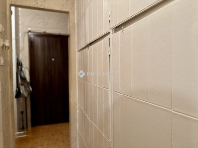 Eladó panellakás, Budapesten, III. kerületben 64.99 M Ft