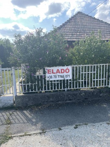 Eladó családi ház, Tiszaújvárosban 11.99 M Ft, 2 szobás