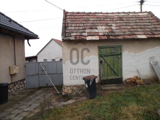 Eladó családi ház, Pápakovácsin 33 M Ft, 3 szobás