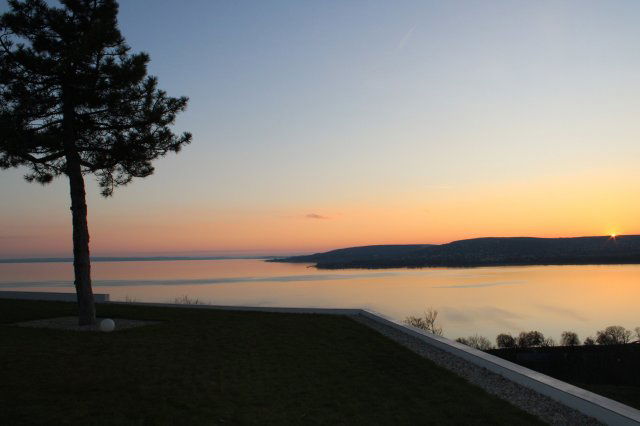 Eladó nyaraló, Balatonfűzfőn 300 M Ft, 3 szobás