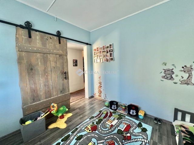 Eladó panellakás, Pétfürdőn 41 M Ft, 2 szobás