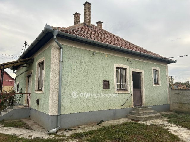 Eladó családi ház, Konyáron 19 M Ft, 2 szobás