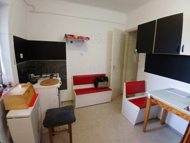 Eladó családi ház, Győrött 31.5 M Ft, 1 szobás