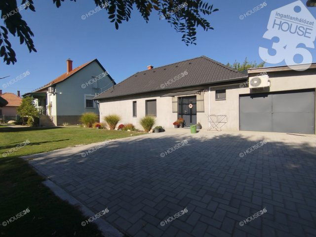 Eladó családi ház, Izsákon 84.5 M Ft, 5 szobás