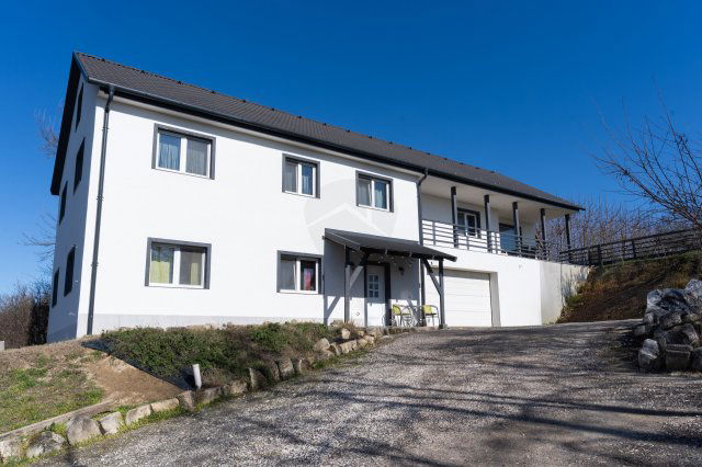 Eladó családi ház, Tabajdon 124.9 M Ft, 7 szobás