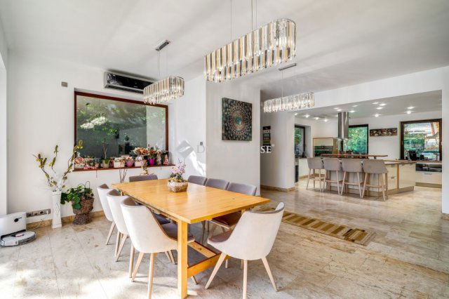 Eladó családi ház, Gödöllőn 680 M Ft, 7 szobás