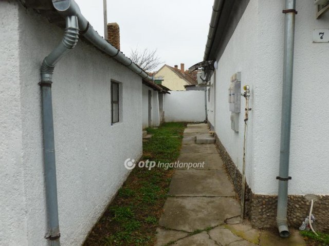 Eladó családi ház, Zalaszentgróton 35.9 M Ft, 2 szobás