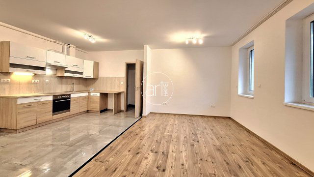 Kiadó téglalakás, albérlet, Szegeden, Remény utcában, 3 szobás