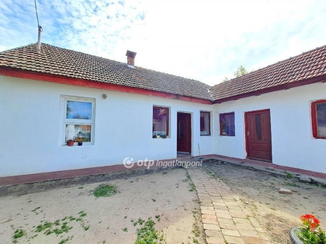 Eladó családi ház, Törtelen 31.9 M Ft, 5 szobás