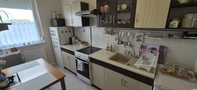 Eladó panellakás, Debrecenben, Derék utcában 48.5 M Ft