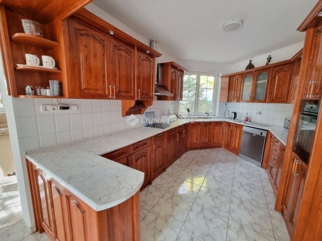 Eladó családi ház, Kápolnásnyéken 199 M Ft, 6 szobás