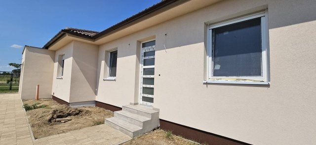 Kiadó ikerház, albérlet, Kecskeméten 400 E Ft / hó, 4 szobás