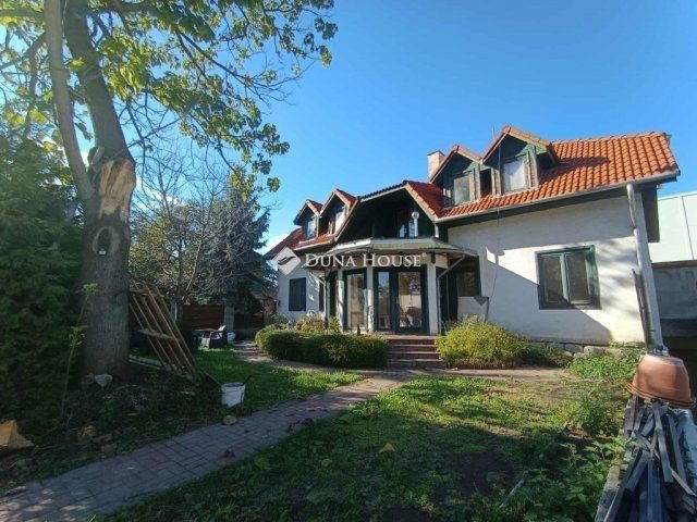 Eladó családi ház, Szentendrén 349.5 M Ft, 7 szobás