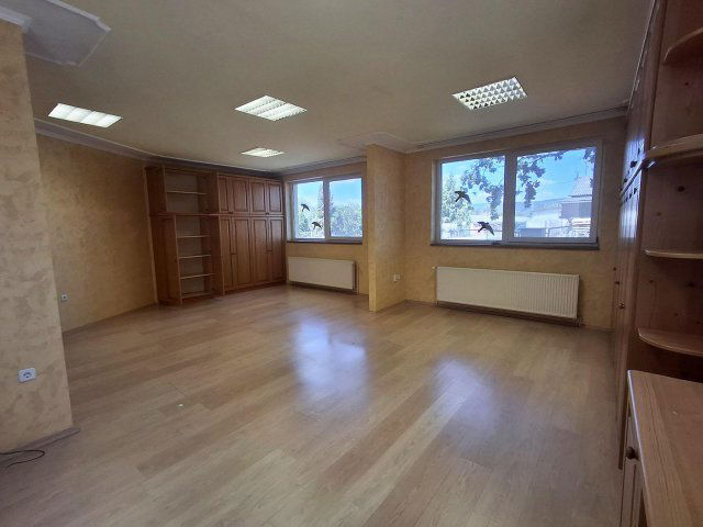 Kiadó ipari ingatlan, Tatabányán 800 E Ft / hó, 4 szobás