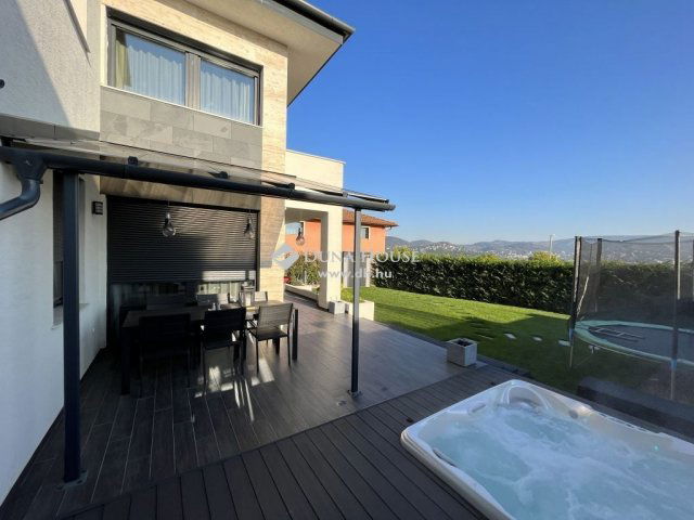 Eladó ikerház, Törökbálinton 325 M Ft, 5 szobás