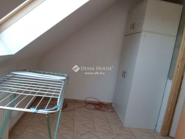 Eladó családi ház, Pócsmegyeren 79 M Ft, 5 szobás