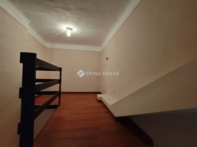 Eladó téglalakás, Budapesten, VI. kerületben 77 M Ft, 2 szobás