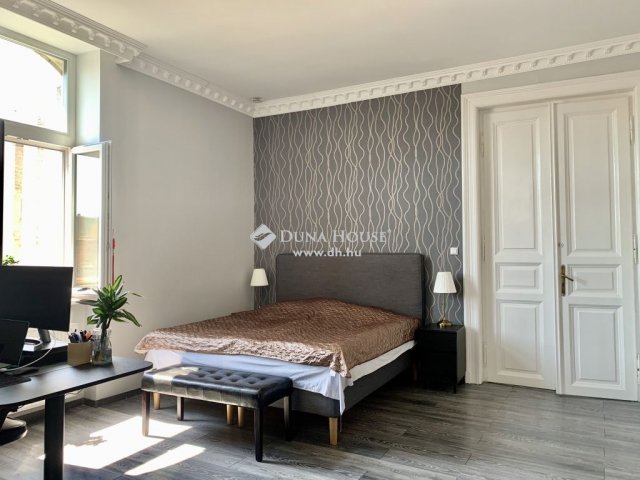 Eladó téglalakás, Budapesten, VI. kerületben 130 M Ft