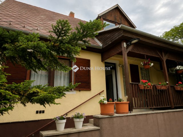 Eladó családi ház, Balatonakaliban 155 M Ft, 5+1 szobás