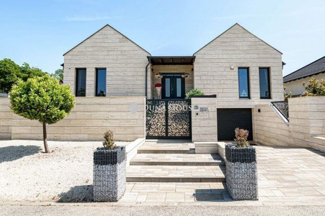 Eladó családi ház, Etyeken 367 M Ft, 5 szobás