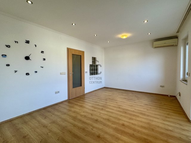 Eladó téglalakás, Szekszárdon 26 M Ft, 1 szobás