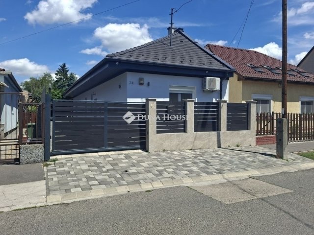 Eladó családi ház, Budapesten, XV. kerületben 120 M Ft, 2 szobás