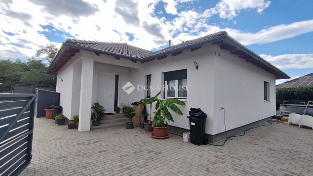 Kiadó családi ház, albérlet, Szombathelyen 400 E Ft / hó