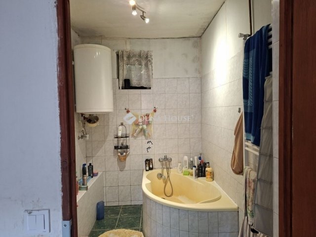 Eladó családi ház, Zámolyon 42 M Ft, 3 szobás