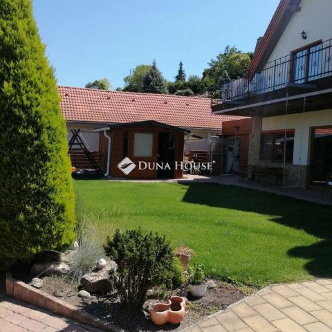 Eladó családi ház, Balatonalmádiban 264.9 M Ft, 6 szobás
