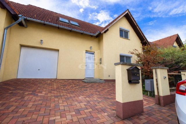 Eladó sorház, Veresegyházon 131.9 M Ft, 2+2 szobás