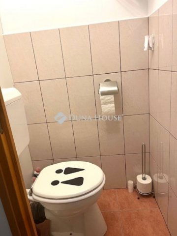 Eladó panellakás, Pécsett 58.99 M Ft, 4 szobás