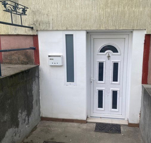 Eladó üzlethelyiség, Kiskunhalason 15.5 M Ft, 3 szobás
