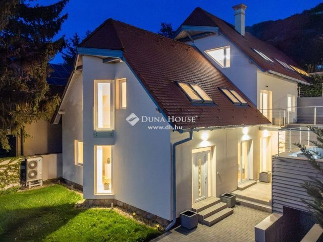 Eladó családi ház, Csobánkán 350 M Ft, 7 szobás