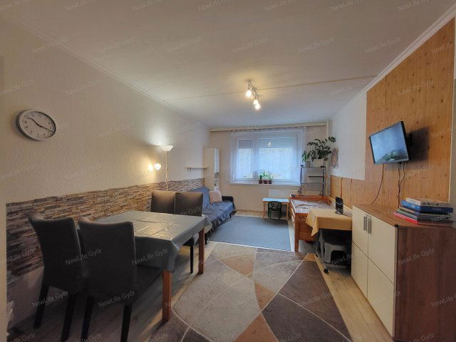 Eladó panellakás, Győrött 64.9 M Ft, 3 szobás