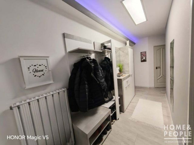 Eladó téglalakás, Szegeden 84.999 M Ft, 3 szobás