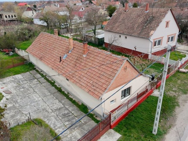 Eladó családi ház, Szabadszálláson 24.99 M Ft, 3 szobás
