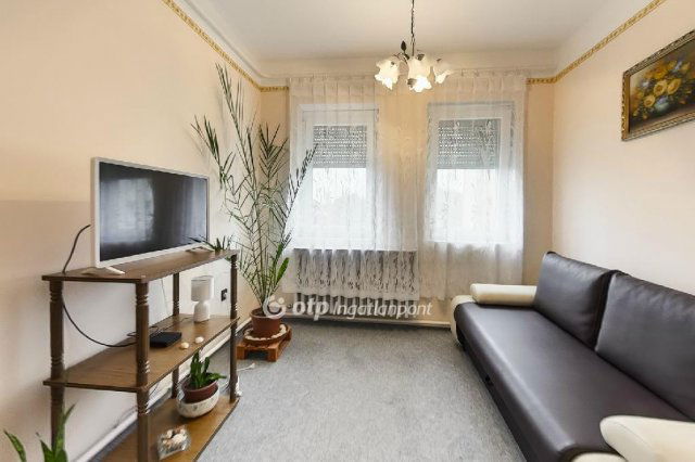 Eladó téglalakás, Kálban 20 M Ft, 1+2 szobás