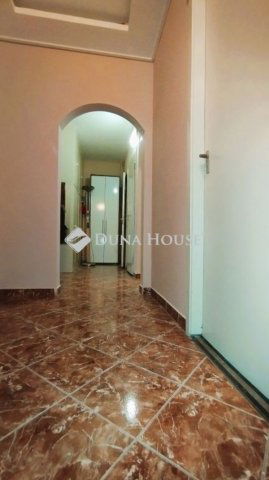 Eladó panellakás, Győrött 54.99 M Ft, 2+1 szobás