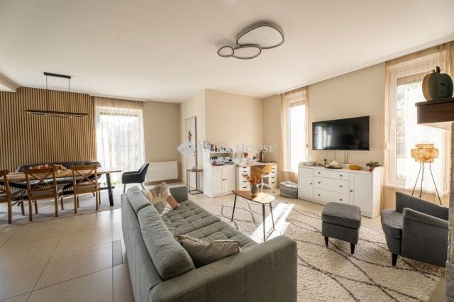 Eladó családi ház, Kecskeméten 175 M Ft, 7 szobás