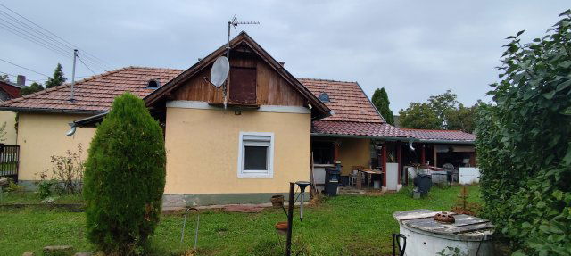 Eladó családi ház, Bazsiban 24 M Ft, 2 szobás