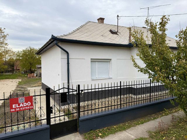 Eladó családi ház, Jászladányon 21 M Ft, 3+2 szobás