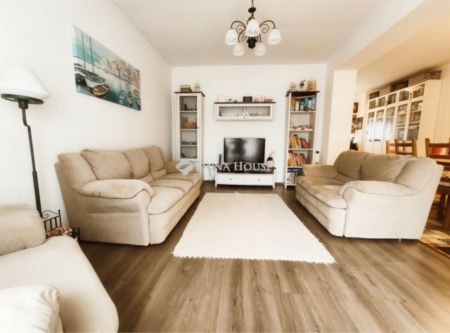 Eladó téglalakás, Pécsett 99 M Ft, 5 szobás