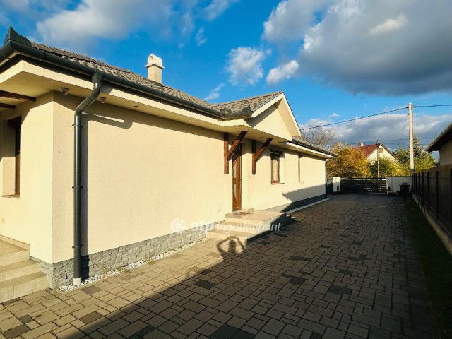 Eladó családi ház, Hajdúsámsonon 150 M Ft, 4 szobás