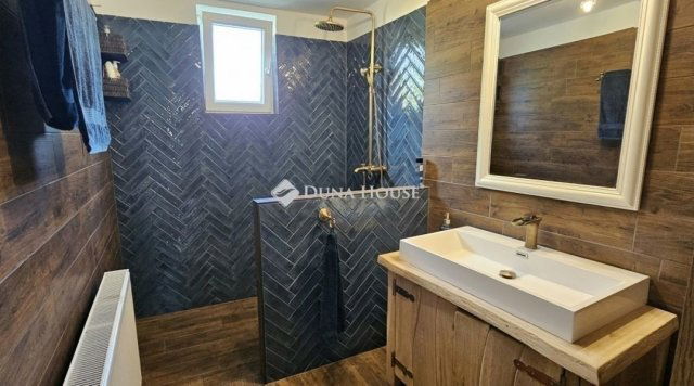 Eladó családi ház, Baksán 61.99 M Ft, 3 szobás