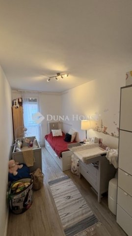 Eladó panellakás, Pécsett 64.5 M Ft, 3 szobás