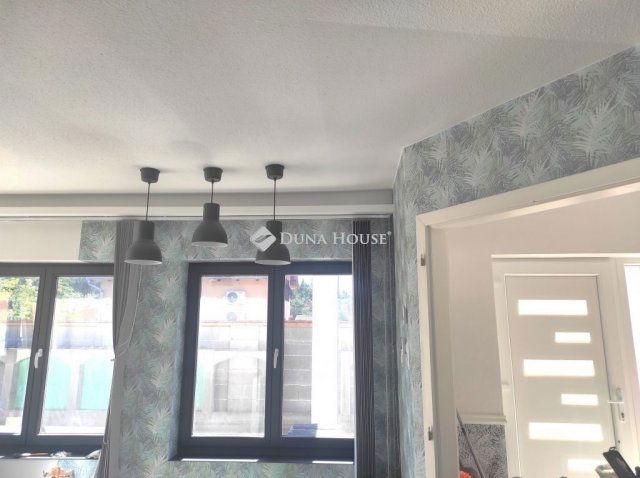 Eladó családi ház, Mogyoródon 170 M Ft, 5 szobás